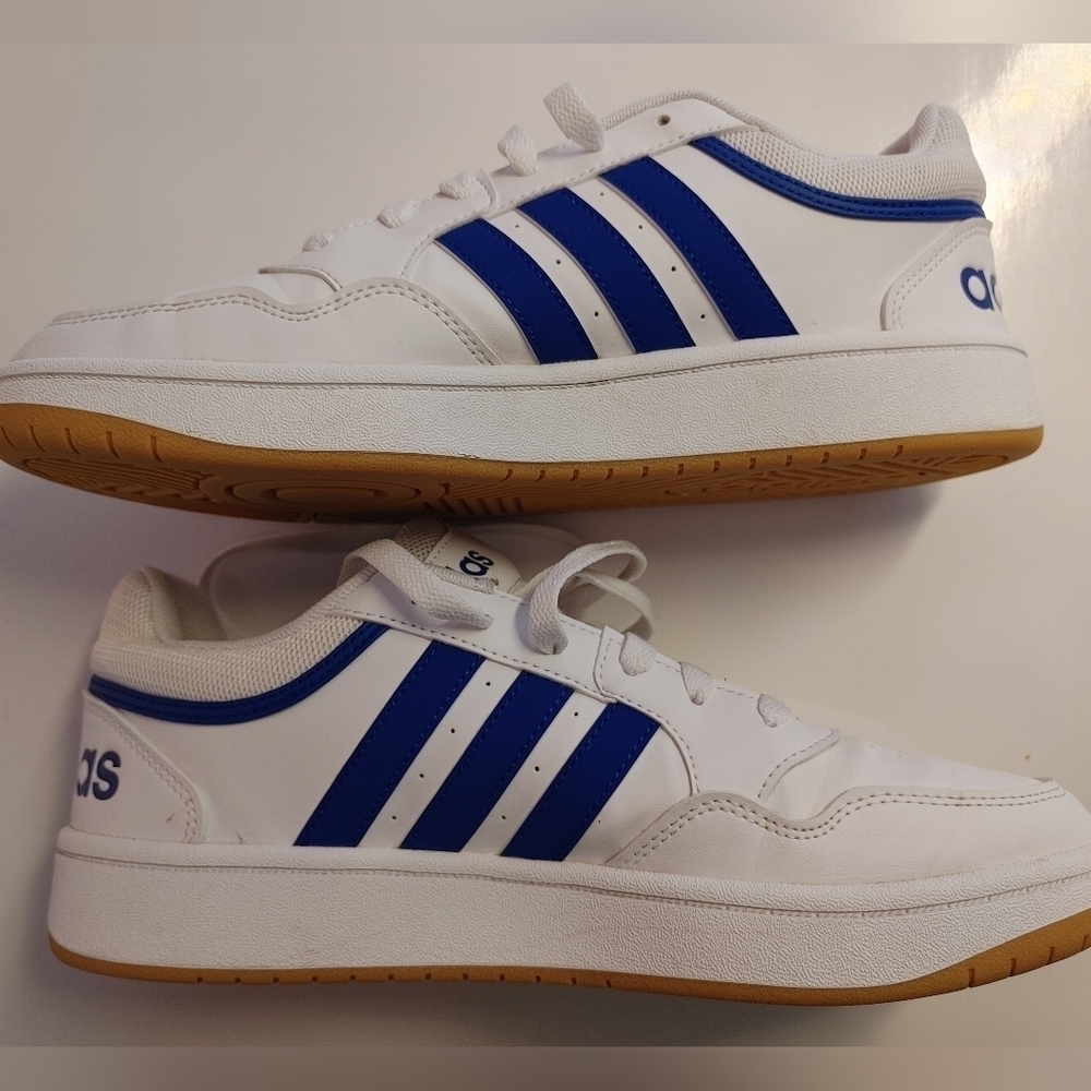 🔵 Adidas  tennis shoe